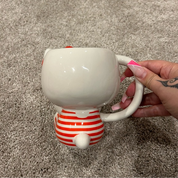 Hello Kitty Valentine’s Mug - Picture 2 of 3